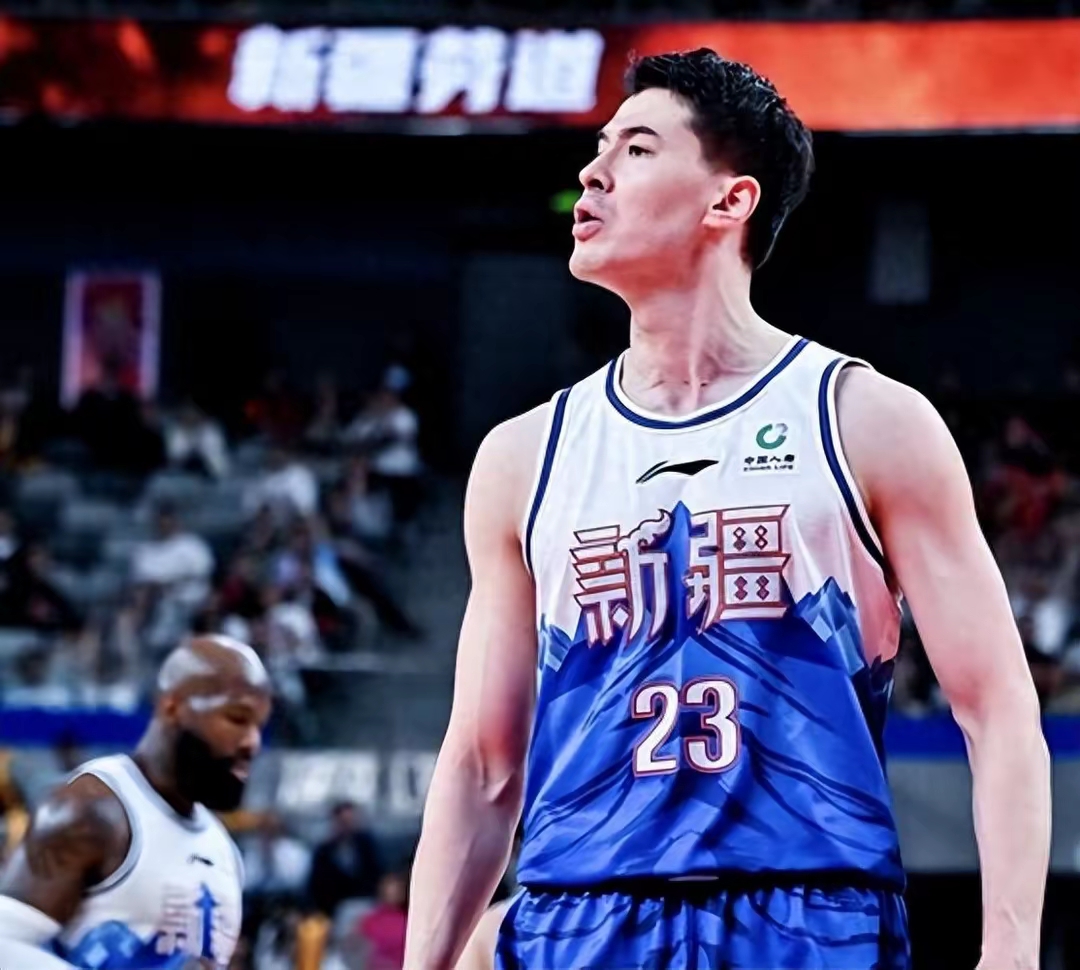 阿扎伦卡迎来十赛季出色发挥，RNG观众热烈欢呼！