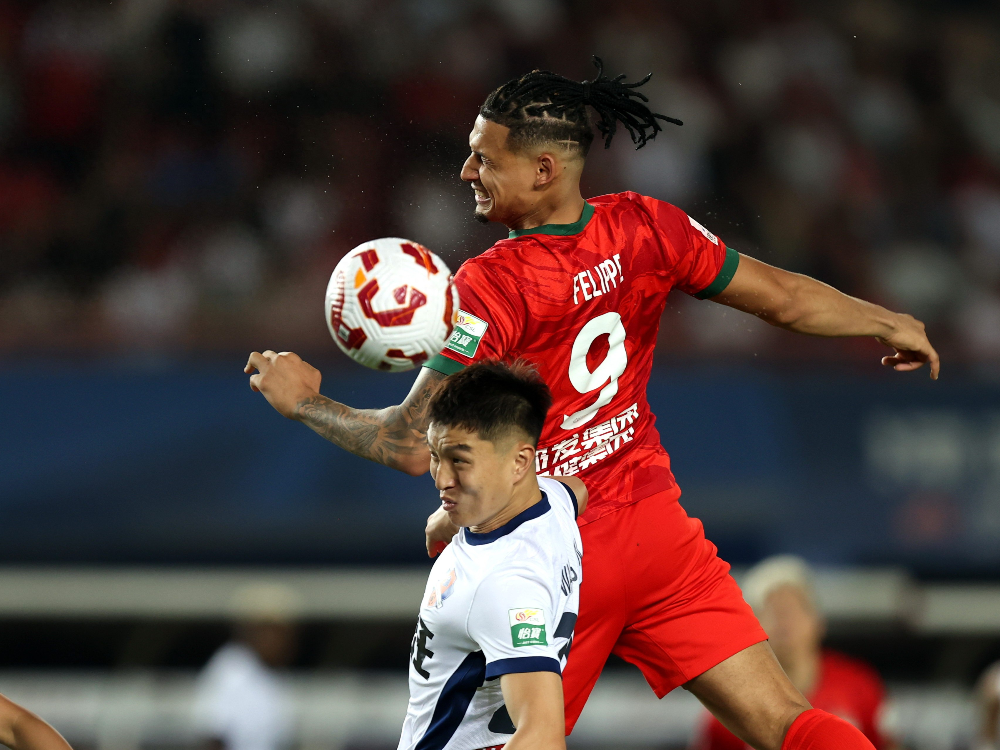 包含关键时刻中超传出新动向，夏洛特黄蜂防线松动，管理层表态——气氛紧张，年轻球员得到机会的词条